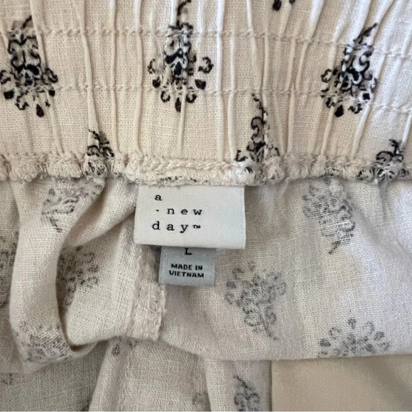 Women’s A new day cream colored print linen blend shorts high waist size Large - Picture 3 of 4